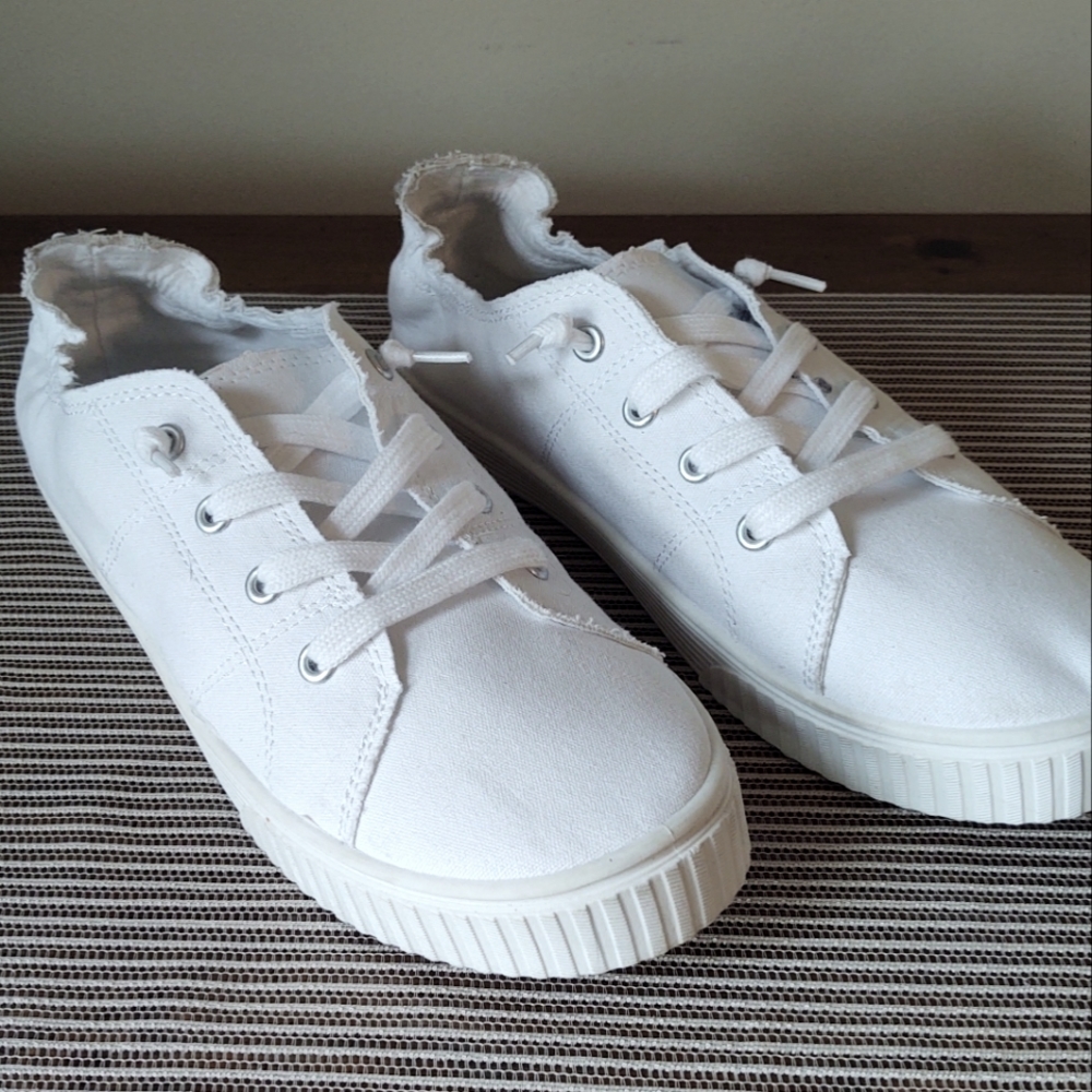 SALE - BOGO  Women's West Loop Canvas Slip On Shoes Size L(9-10)
